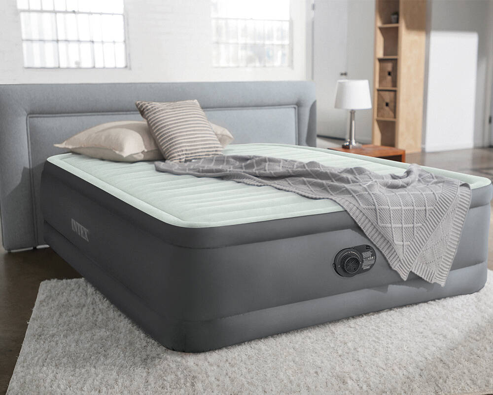 Materac dmuchany z pompką 150x203x45cm INTEX 64414
